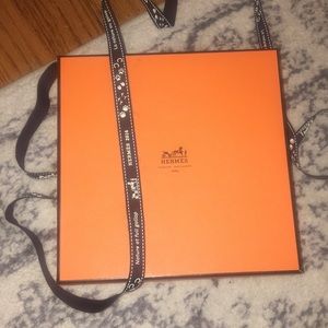 Hermès belt box with bow
